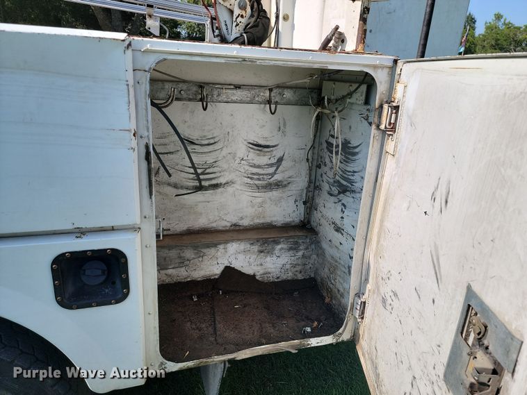 image for item JE9536 2006 Ford F-550 XL Super Duty  bucket truck