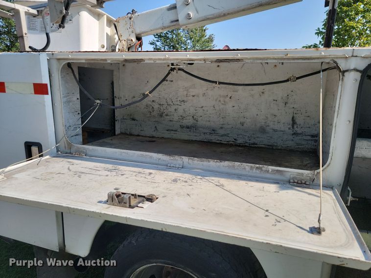 image for item JE9536 2006 Ford F-550 XL Super Duty  bucket truck