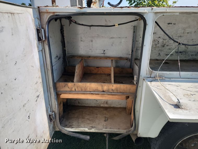 image for item JE9536 2006 Ford F-550 XL Super Duty  bucket truck