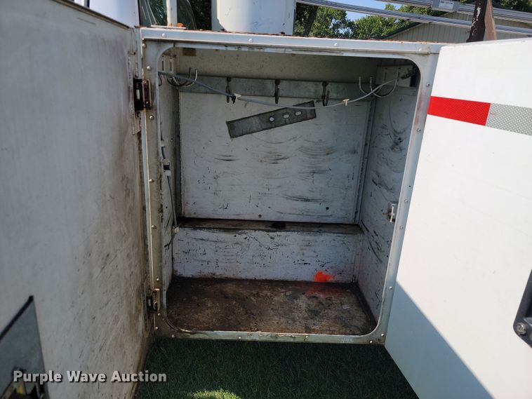 image for item JE9536 2006 Ford F-550 XL Super Duty  bucket truck