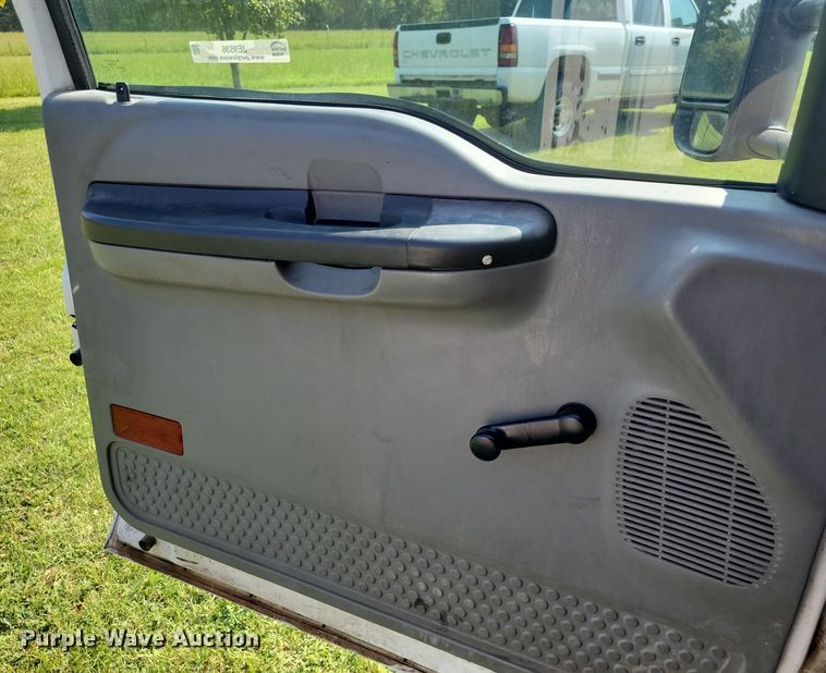 image for item JE9536 2006 Ford F-550 XL Super Duty  bucket truck