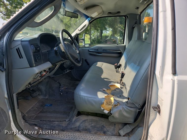 image for item JE9536 2006 Ford F-550 XL Super Duty  bucket truck