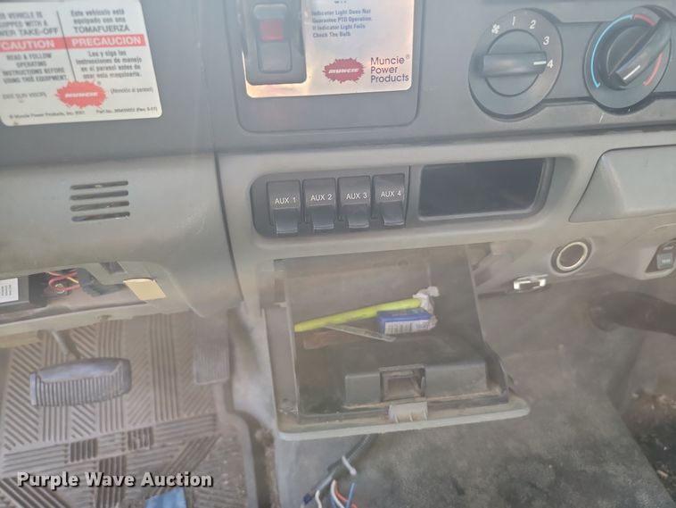 image for item JE9536 2006 Ford F-550 XL Super Duty  bucket truck