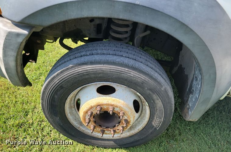 image for item JE9536 2006 Ford F-550 XL Super Duty  bucket truck