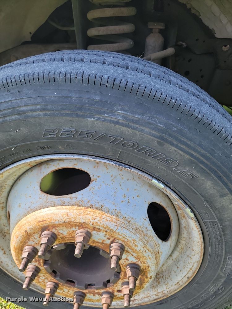 image for item JE9536 2006 Ford F-550 XL Super Duty  bucket truck