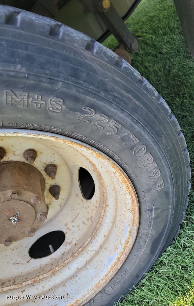 image for item JE9536 2006 Ford F-550 XL Super Duty  bucket truck