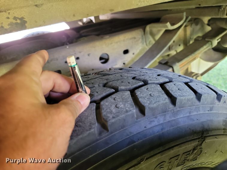 image for item JE9536 2006 Ford F-550 XL Super Duty  bucket truck