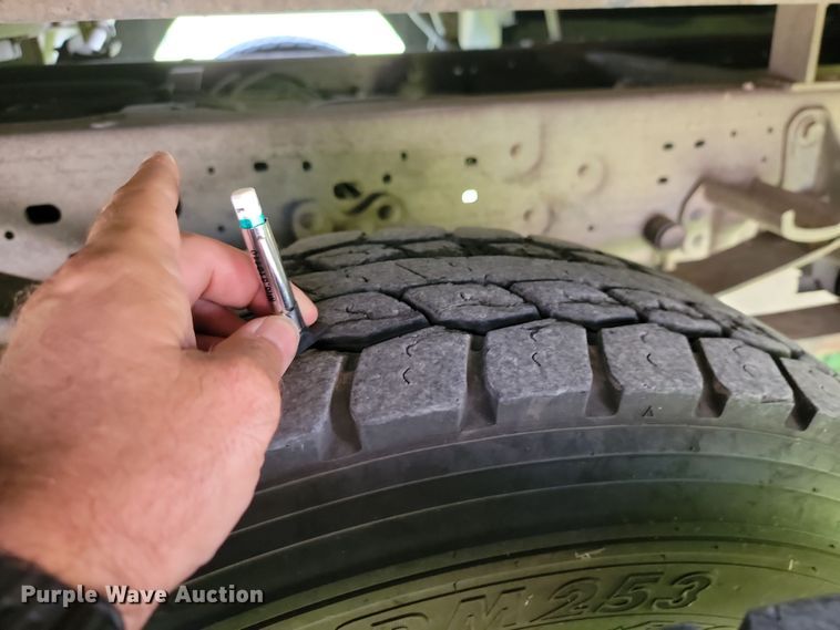 image for item JE9536 2006 Ford F-550 XL Super Duty  bucket truck