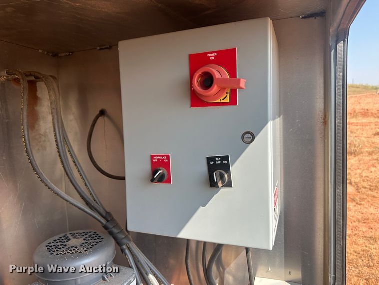 image for item JJ9927 2014 CellXion RCLX35  Utility trailer with boom