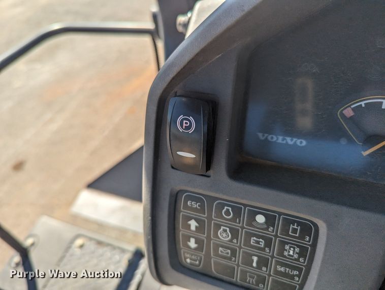 image for item KB9379 2014 Volvo DD110B  double drum vibratory roller