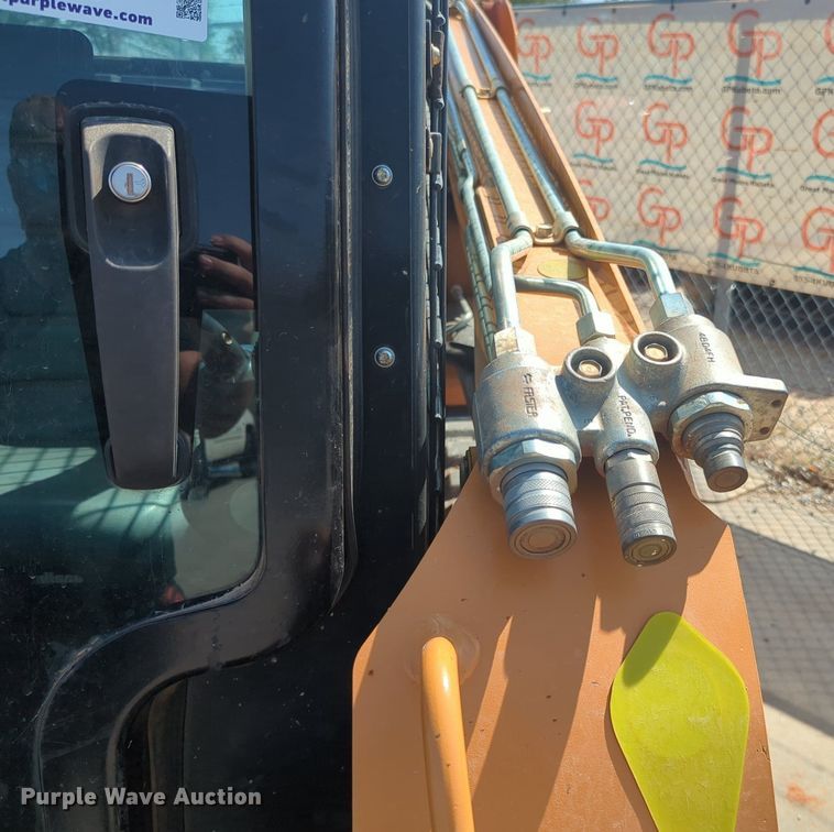 image for item KB9392 2017 Case TR270  tracked skid steer loader