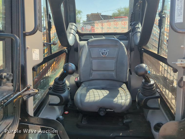 image for item KB9392 2017 Case TR270  tracked skid steer loader