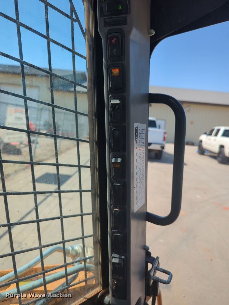 image for item KB9392 2017 Case TR270  tracked skid steer loader