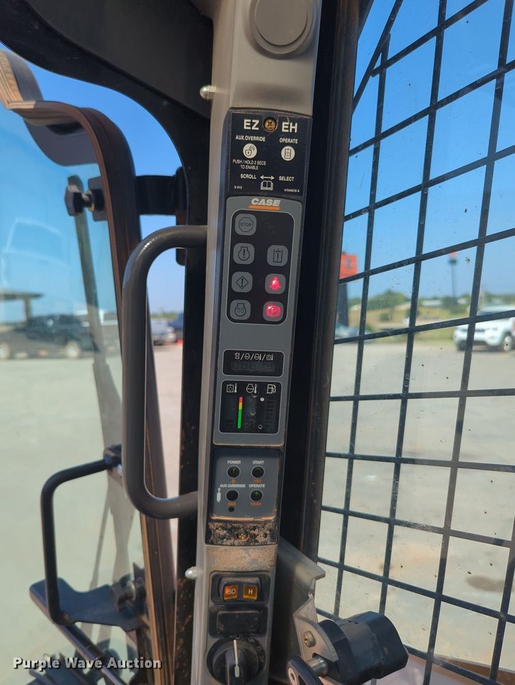 image for item KB9392 2017 Case TR270  tracked skid steer loader