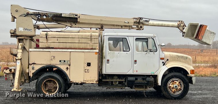 image for item KF9756 1990 International 4700  crew cab bucket truck