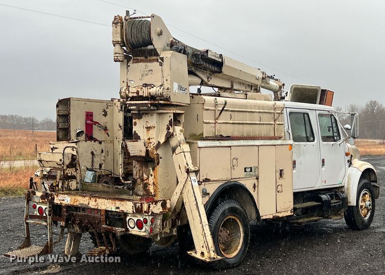 image for item KF9756 1990 International 4700  crew cab bucket truck