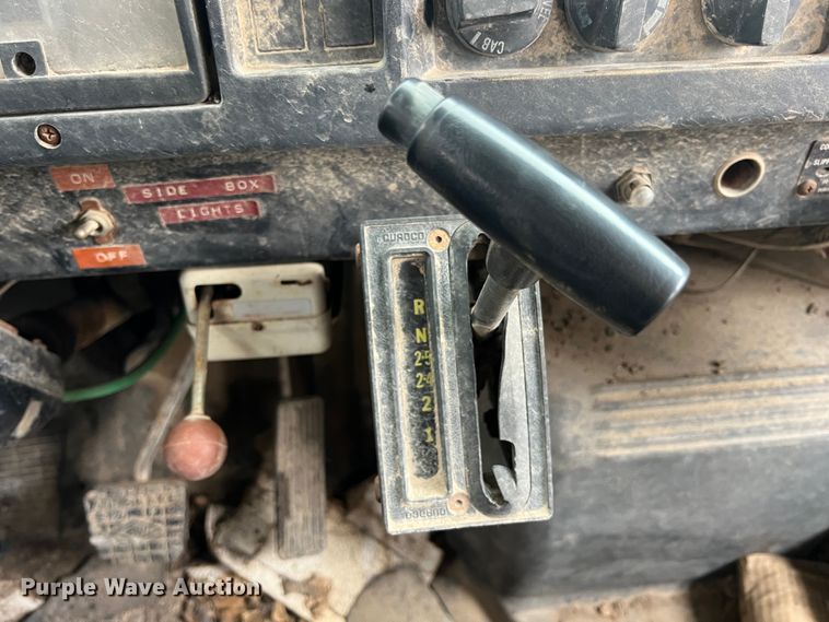 image for item KF9756 1990 International 4700  crew cab bucket truck