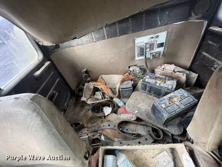 image for item KF9756 1990 International 4700  crew cab bucket truck