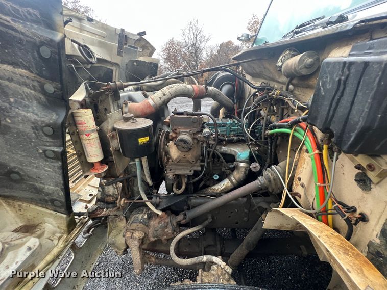 image for item KF9756 1990 International 4700  crew cab bucket truck