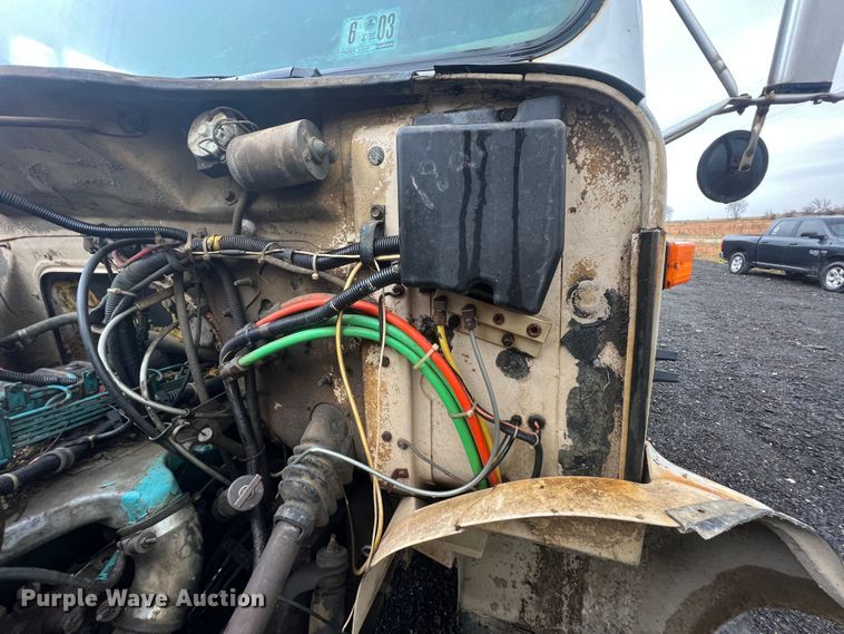 image for item KF9756 1990 International 4700  crew cab bucket truck