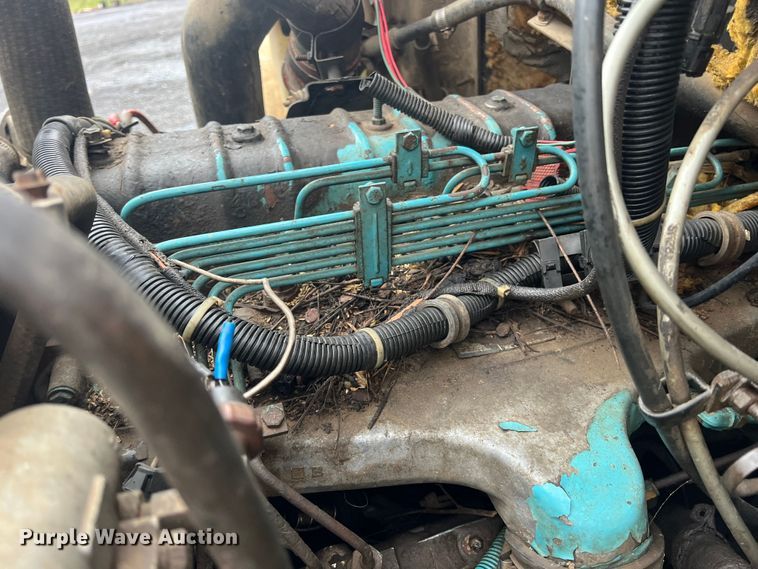 image for item KF9756 1990 International 4700  crew cab bucket truck