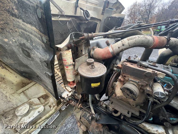 image for item KF9756 1990 International 4700  crew cab bucket truck