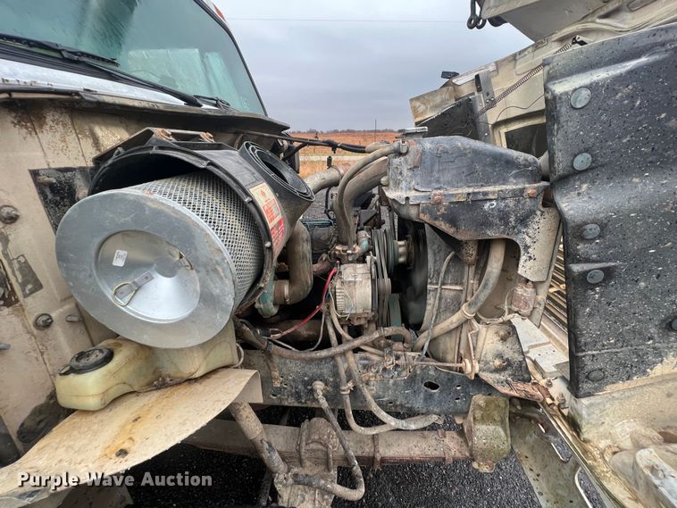 image for item KF9756 1990 International 4700  crew cab bucket truck