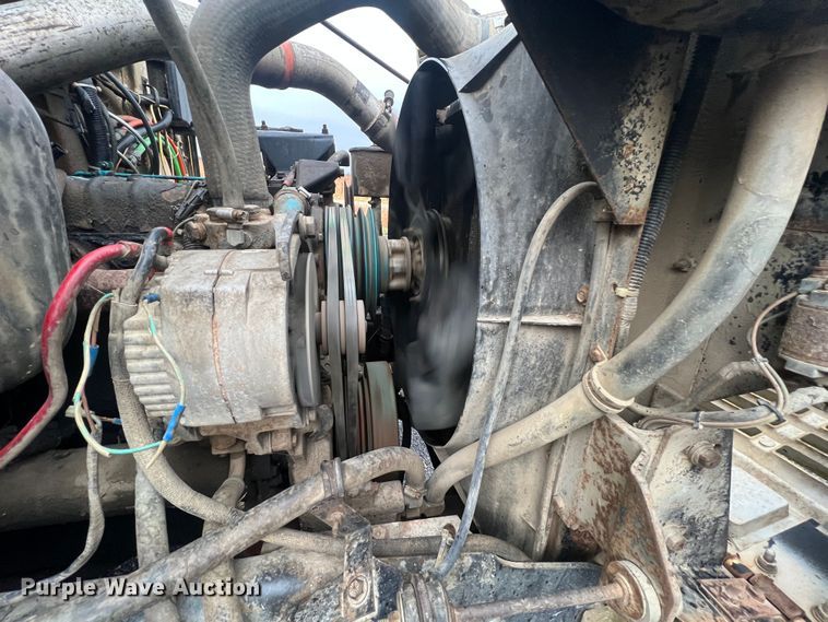 image for item KF9756 1990 International 4700  crew cab bucket truck