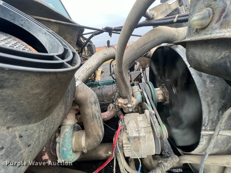 image for item KF9756 1990 International 4700  crew cab bucket truck