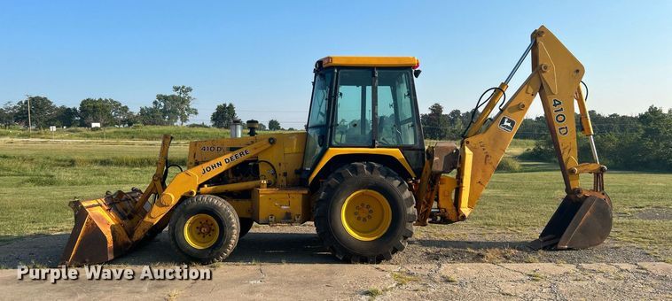 image for item KH9468 1991 John Deere 410D  backhoe