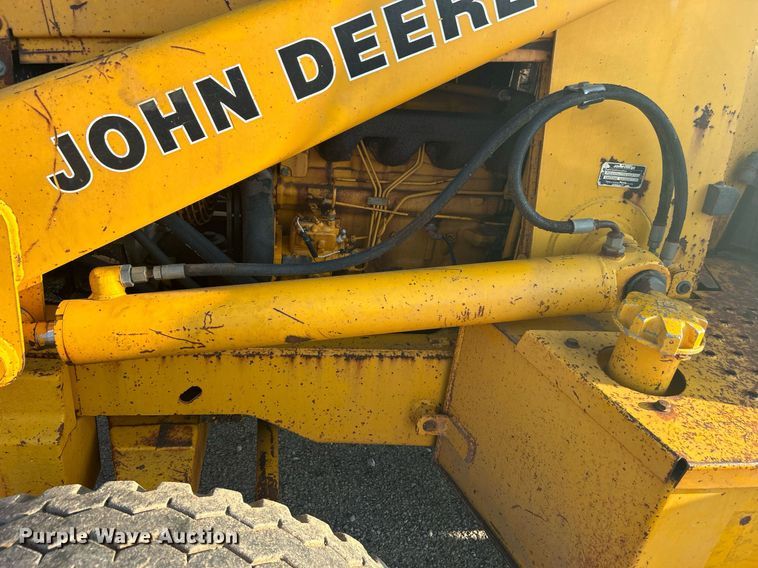 image for item KH9468 1991 John Deere 410D  backhoe