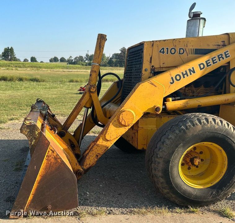 image for item KH9468 1991 John Deere 410D  backhoe