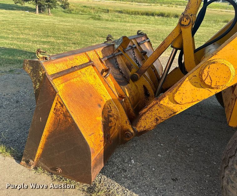 image for item KH9468 1991 John Deere 410D  backhoe