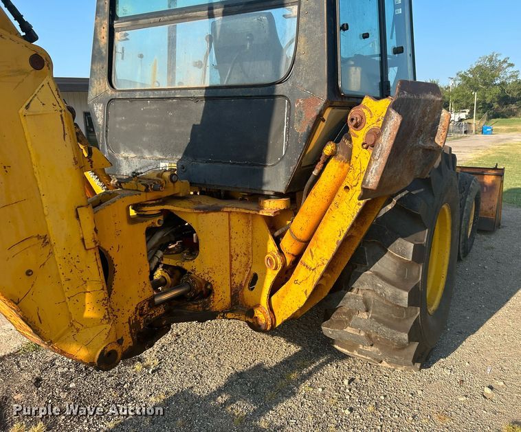 image for item KH9468 1991 John Deere 410D  backhoe
