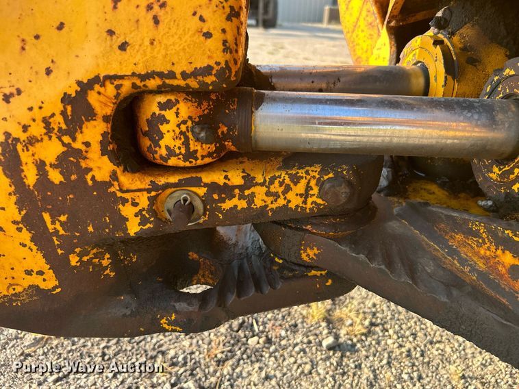 image for item KH9468 1991 John Deere 410D  backhoe