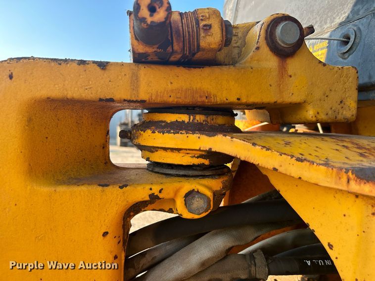 image for item KH9468 1991 John Deere 410D  backhoe