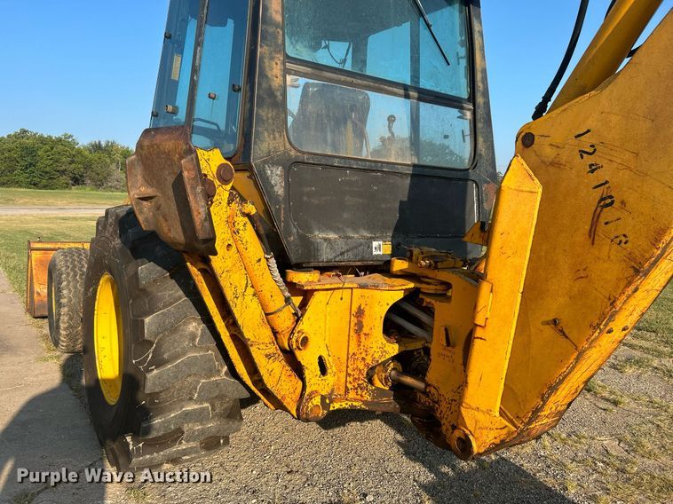 image for item KH9468 1991 John Deere 410D  backhoe