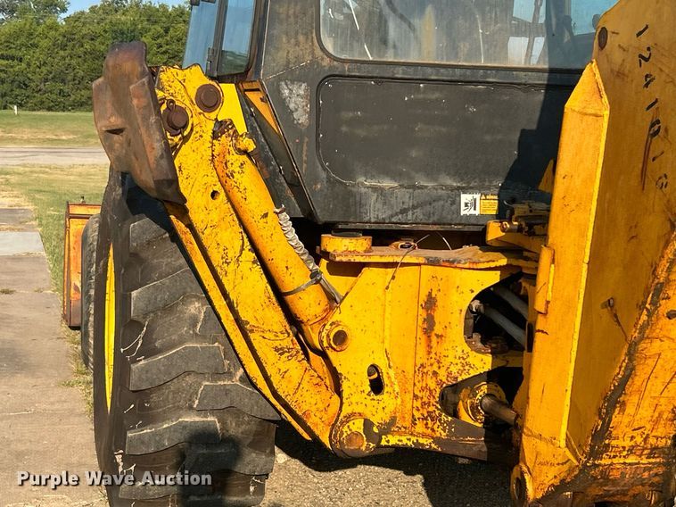 image for item KH9468 1991 John Deere 410D  backhoe