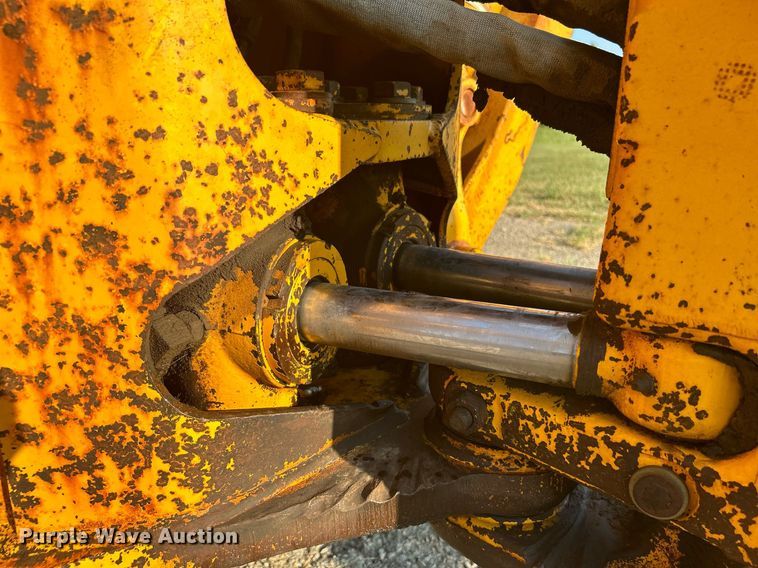 image for item KH9468 1991 John Deere 410D  backhoe