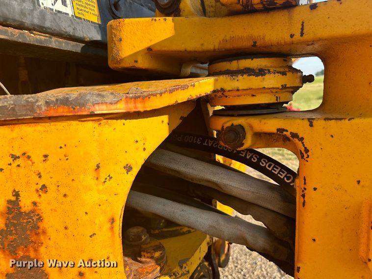 image for item KH9468 1991 John Deere 410D  backhoe