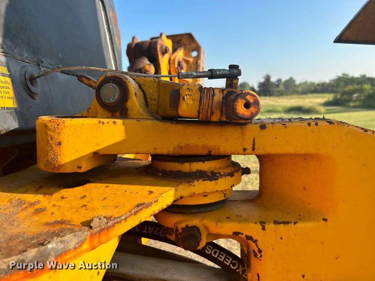 image for item KH9468 1991 John Deere 410D  backhoe