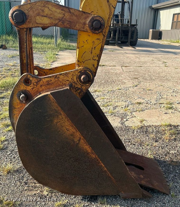 image for item KH9468 1991 John Deere 410D  backhoe