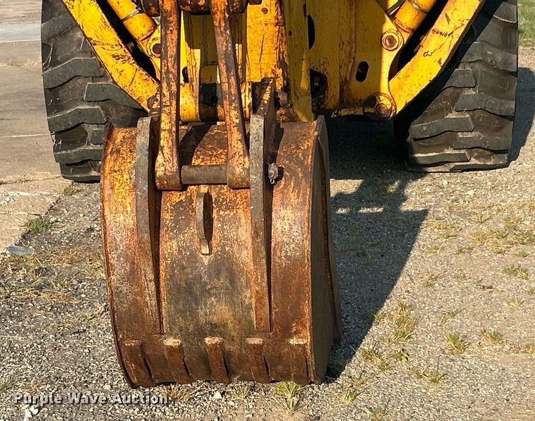 image for item KH9468 1991 John Deere 410D  backhoe
