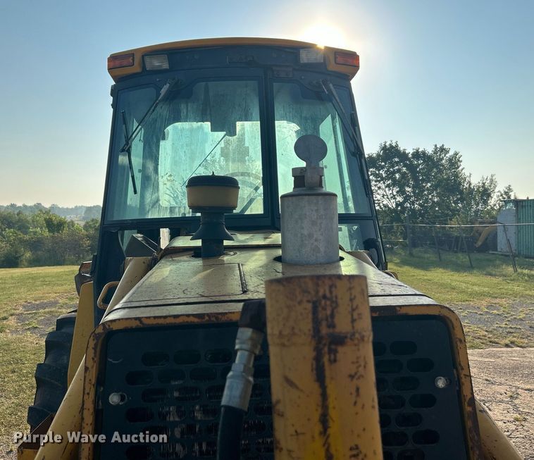 image for item KH9468 1991 John Deere 410D  backhoe