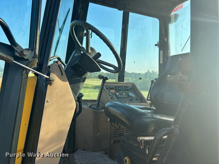 image for item KH9468 1991 John Deere 410D  backhoe