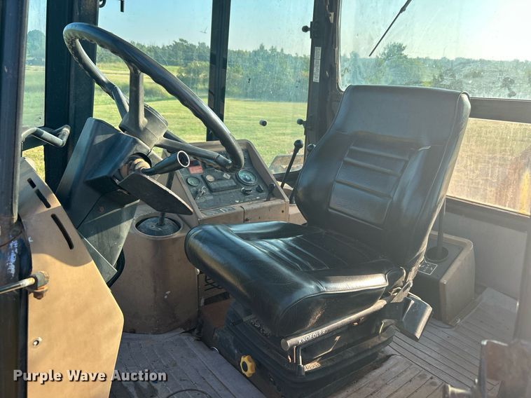 image for item KH9468 1991 John Deere 410D  backhoe