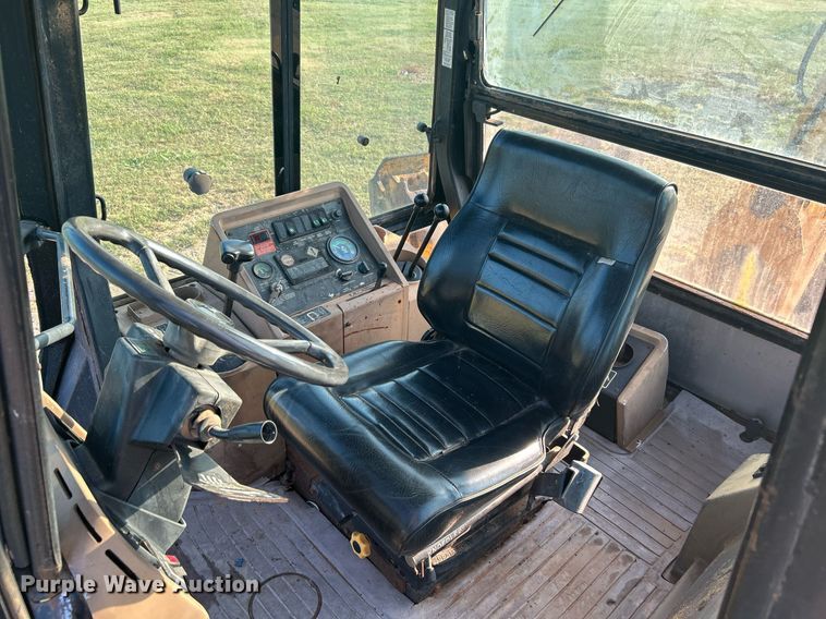 image for item KH9468 1991 John Deere 410D  backhoe