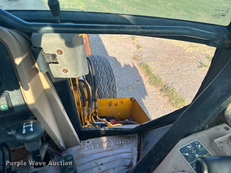 image for item KH9468 1991 John Deere 410D  backhoe