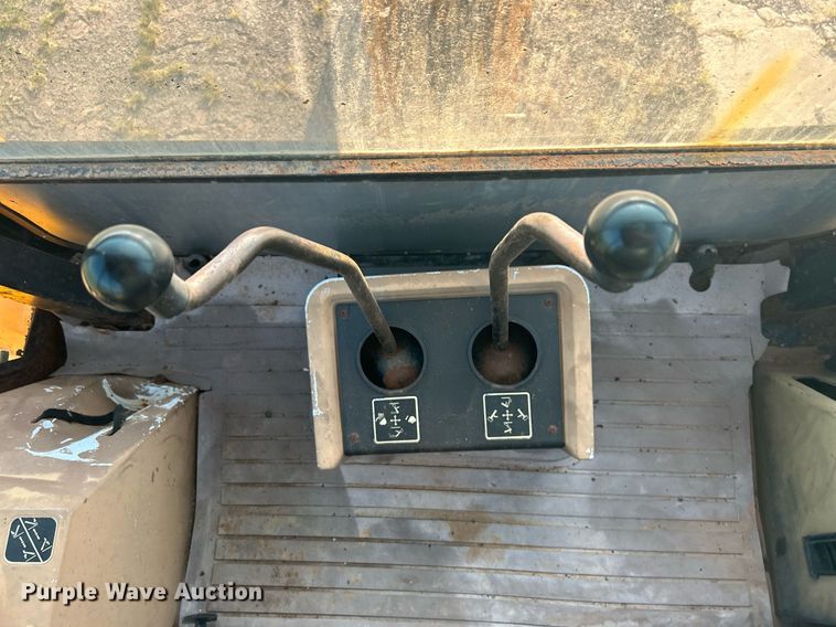 image for item KH9468 1991 John Deere 410D  backhoe