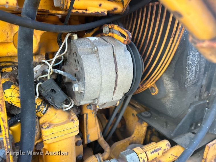 image for item KH9468 1991 John Deere 410D  backhoe